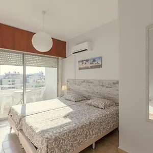 Furnished Seafront Apartament Larnaca